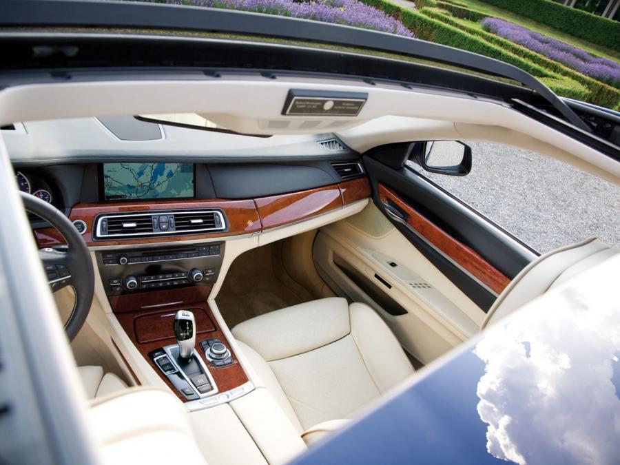 Интерьер Alpina B7 Bi-Turbo (F01) 2009 года  (WW) (фото 10 из 41)